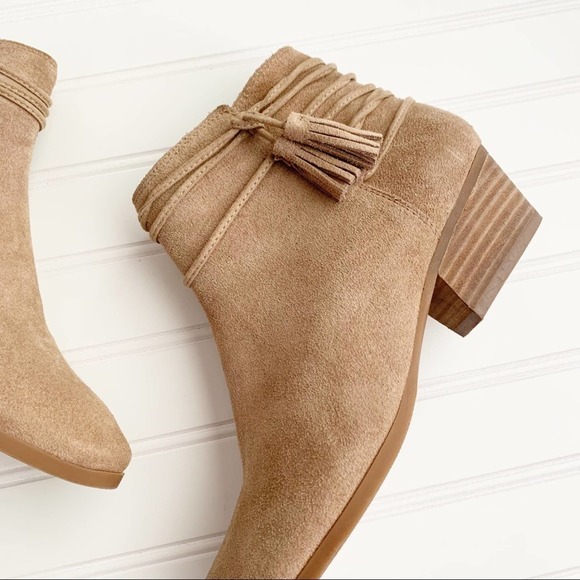 Vince Camuto Women’s 8 Tan Suede Carlina Ankle Booties - Picture 3 of 7